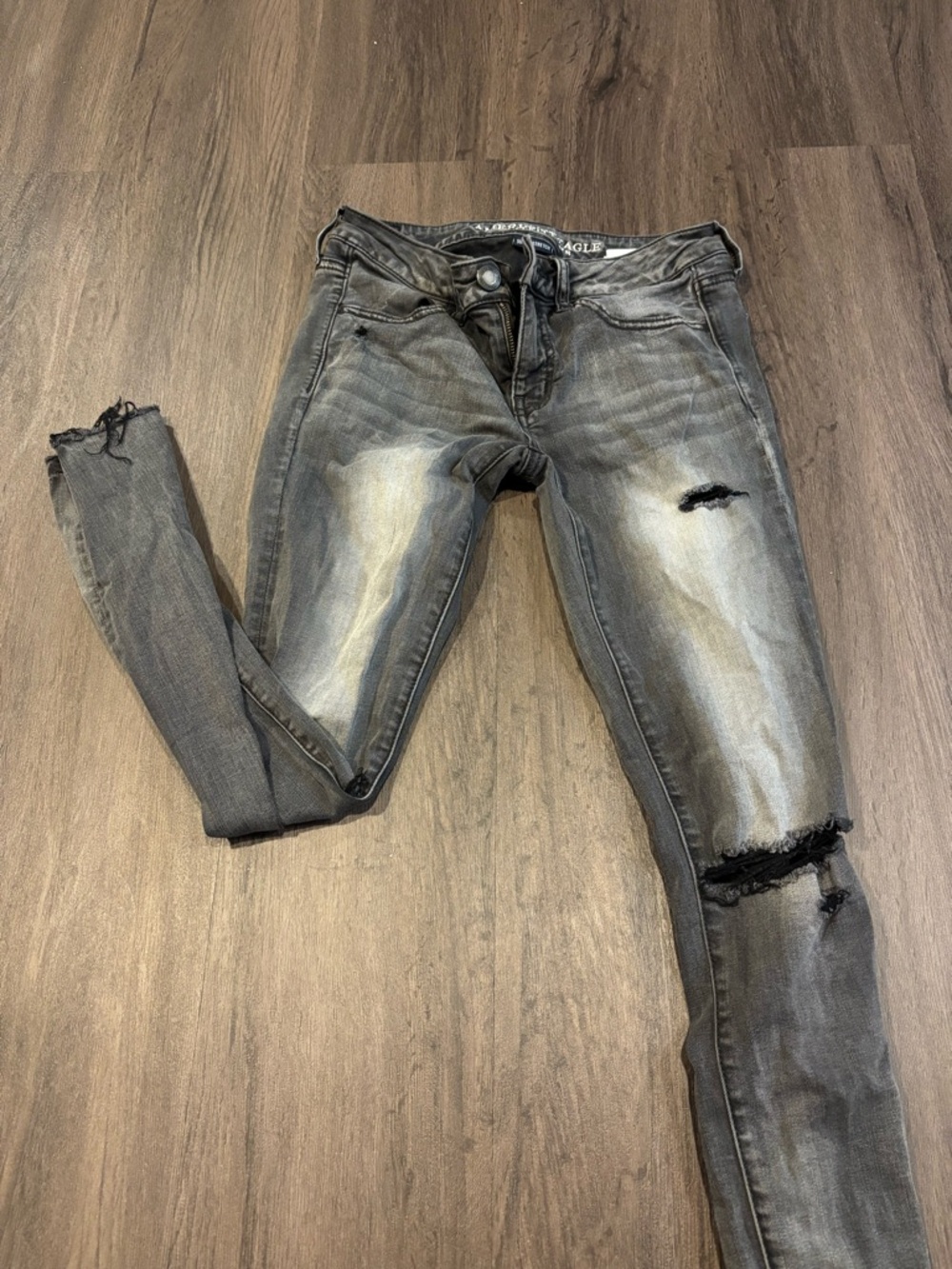 American Eagle Outfitters Women's Gray Distressed Skinny Jeans
